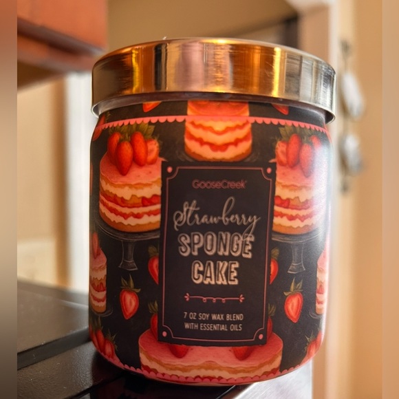 goose creek Other - Goose Creek Strawberry Spongecake single wick candle.